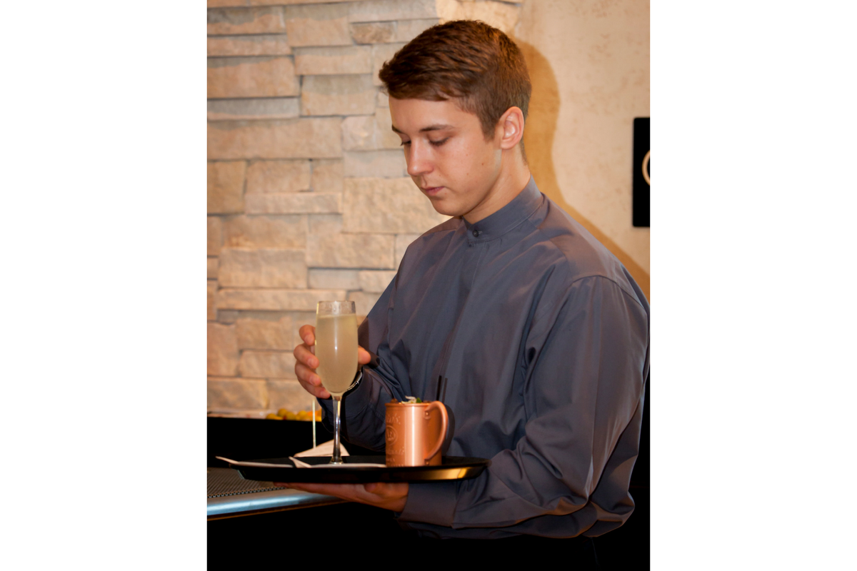 Greystone Steak & Seafood in Wichita, KS Service DiRoNA Awarded Restaurant DiRōNA