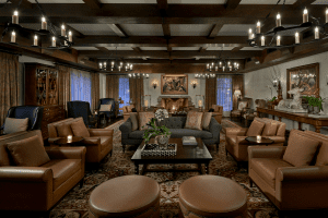 The English Room at Deer Path Inn in Lake Forest, IL Lounge DiRoNA Awarded Restaurant