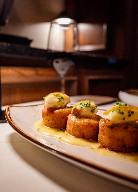 DiRoNA Awarded Restaurant Distinguished Restaurants of North America Prime at Saratoga National Interior feature 1